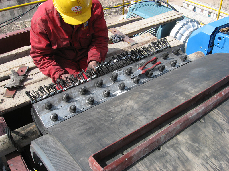 麻豆影院视频鬥提機輸送帶專利係列：鬥提機帶接頭專用夾具