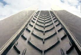 花紋輸送帶好幾處橫斷是怎樣導致的？